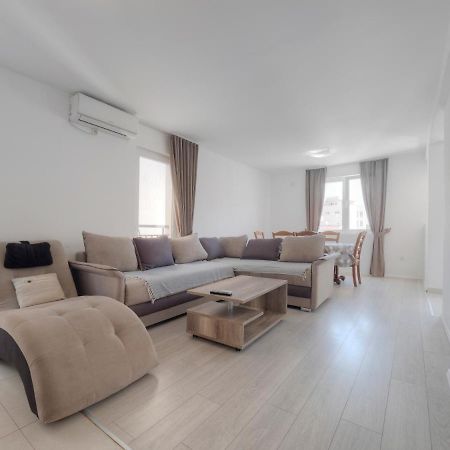 Family Three Bedroom Apartment Brando 부드바 외부 사진