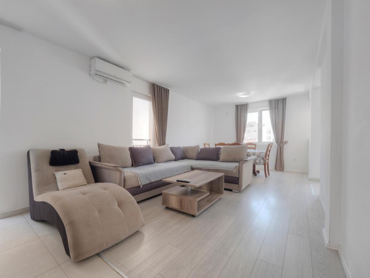 Family Three Bedroom Apartment Brando 부드바 외부 사진