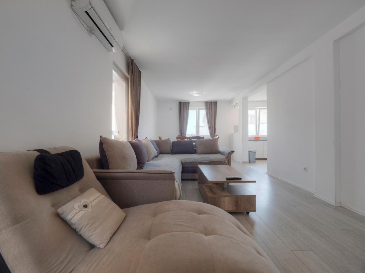 Family Three Bedroom Apartment Brando 부드바 외부 사진