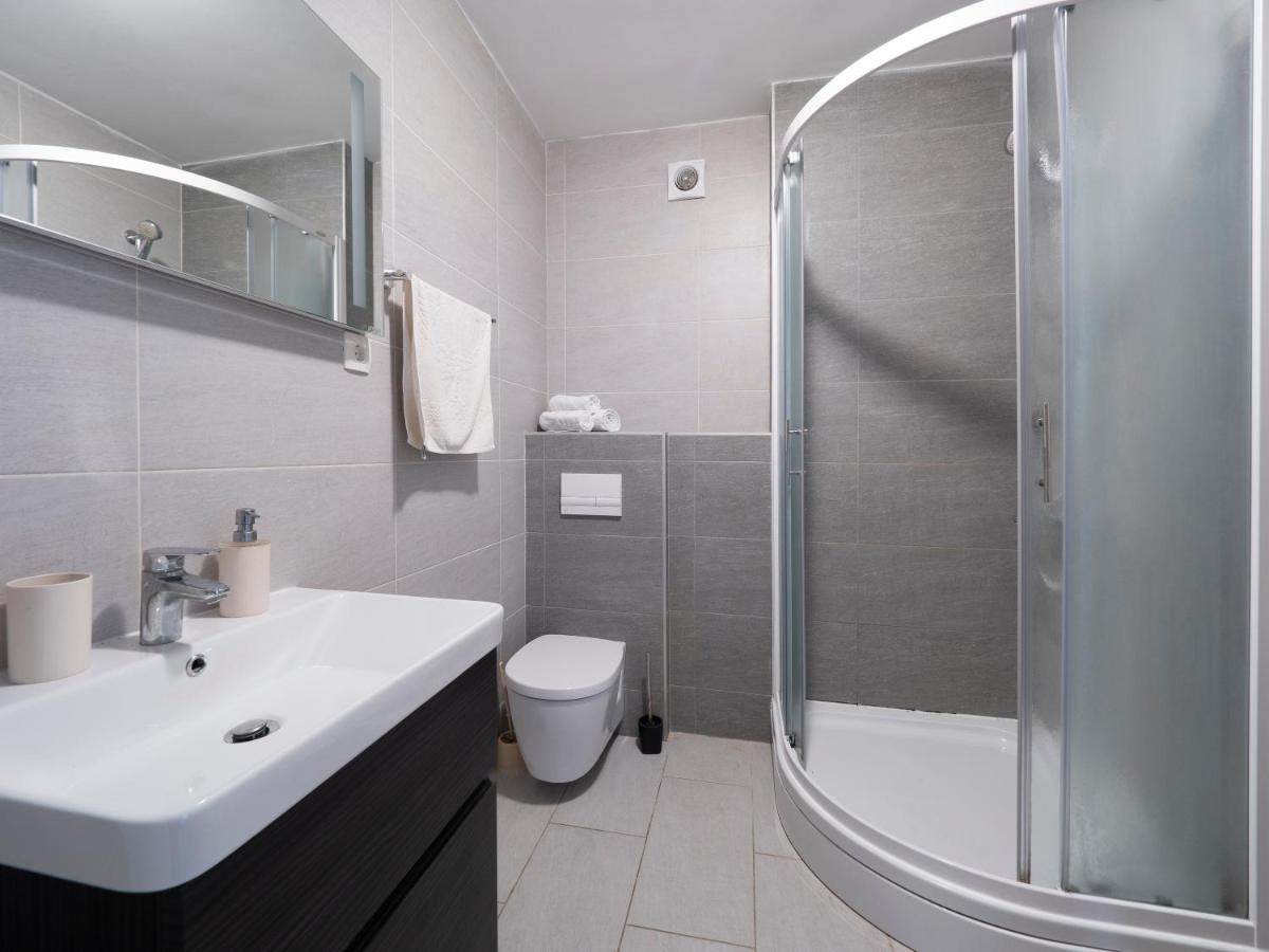 Family Three Bedroom Apartment Brando 부드바 외부 사진